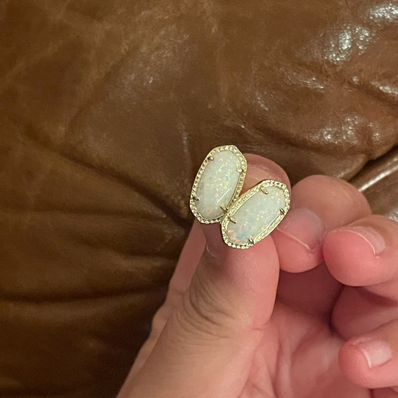 Kendra Scott White Kyocera Opal Ellie Studs in gold - Picture 3 of 9